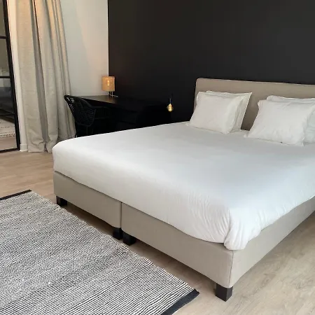 Unique Luxury With Cosy Garden! *