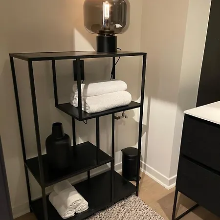 Unique Luxury With Cosy Garden! *