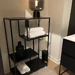 Unique Luxury With Cosy Garden! *