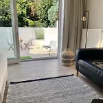 Unique Luxury With Cosy Garden! Appartamento *