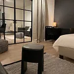 Unique Luxury With Cosy Garden! * Gand