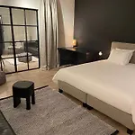 Unique Luxury With Cosy Garden! * Gand