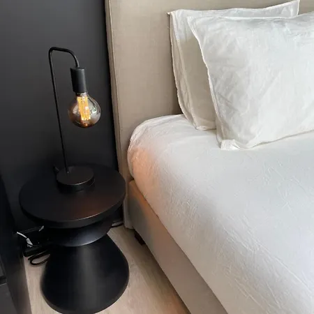 Apartment Unique Luxury With Cosy Garden!