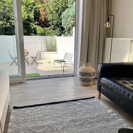 Unique Luxury With Cosy Garden! Apartament *