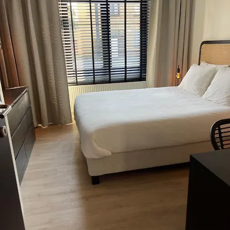 Unique Luxury With Cosy Garden! * Gandawa