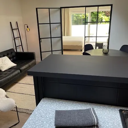 Unique Luxury With Cosy Garden! Lägenhet