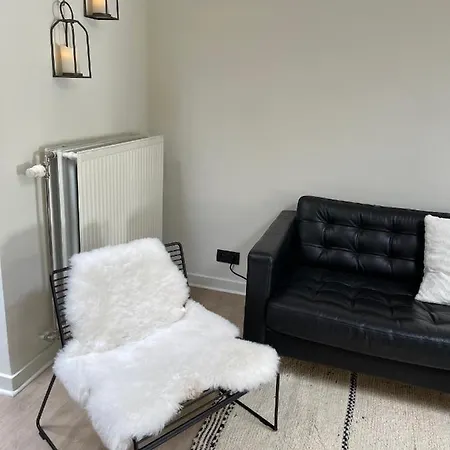 Unique Luxury With Cosy Garden! Apartament
