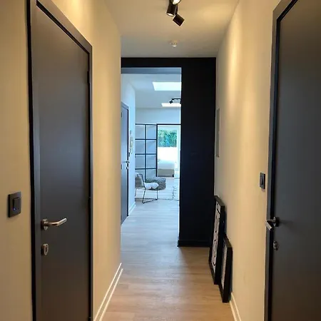Apartment Unique Luxury With Cosy Garden! *