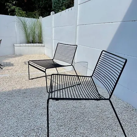 Unique Luxury With Cosy Garden! Apartment
