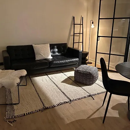 Unique Luxury With Cosy Garden!