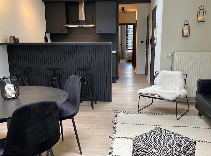 Unique Luxury With Cosy Garden!