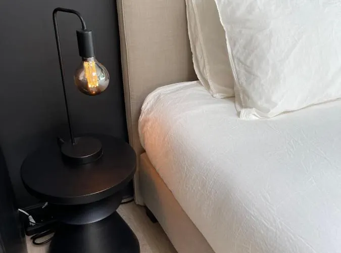 Apartamento Unique Luxury With Cosy Garden!