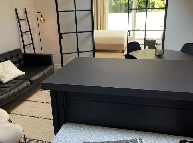 Unique Luxury With Cosy Garden! Apartamento