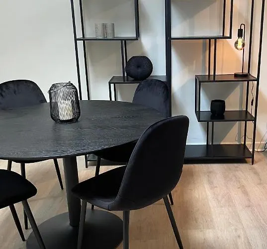 Unique Luxury With Cosy Garden! Apartamento