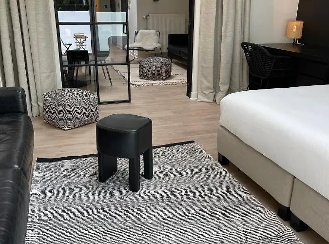 Unique Luxury With Cosy Garden! דירה *