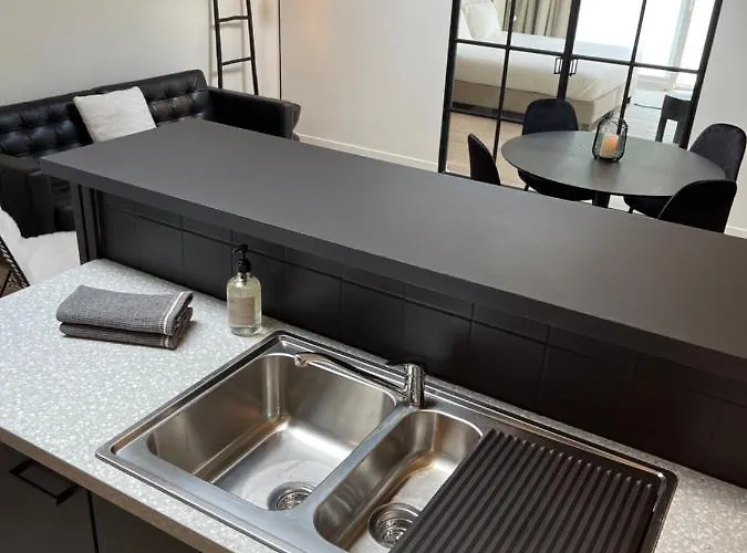 Unique Luxury With Cosy Garden! Apartamento