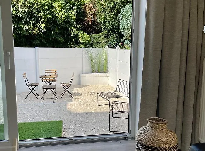 Apartamento Unique Luxury With Cosy Garden!