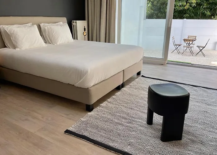 Unique Luxury With Cosy Garden! גנט