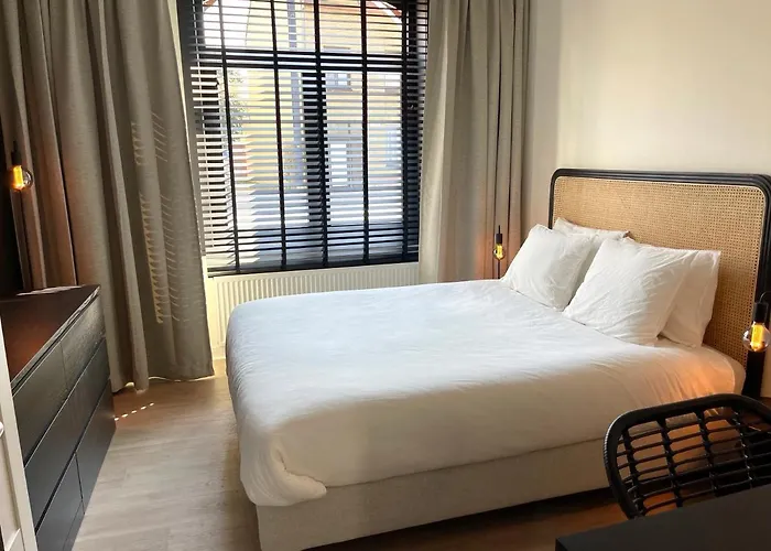 Unique Luxury With Cosy Garden! דירה *