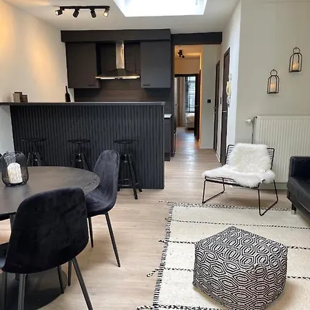 Unique Luxury With Cosy Garden!